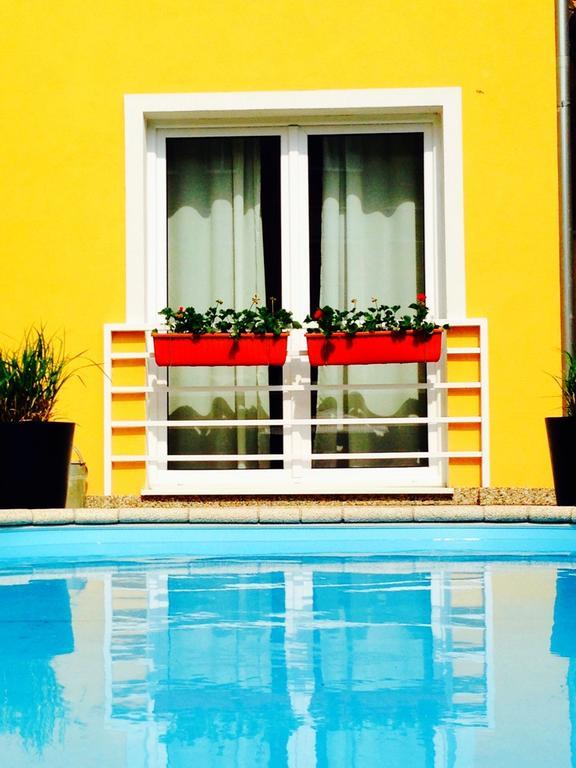 Villa Sipeky Senec Eksteriør bilde