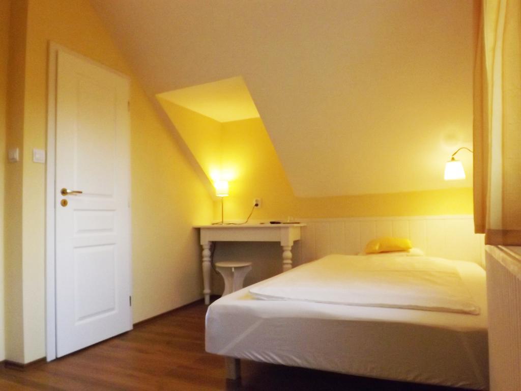 Villa Sipeky Senec Rom bilde