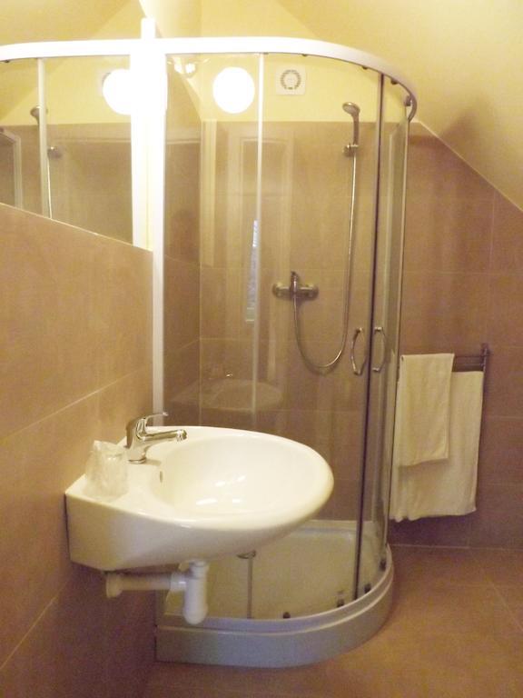Villa Sipeky Senec Rom bilde