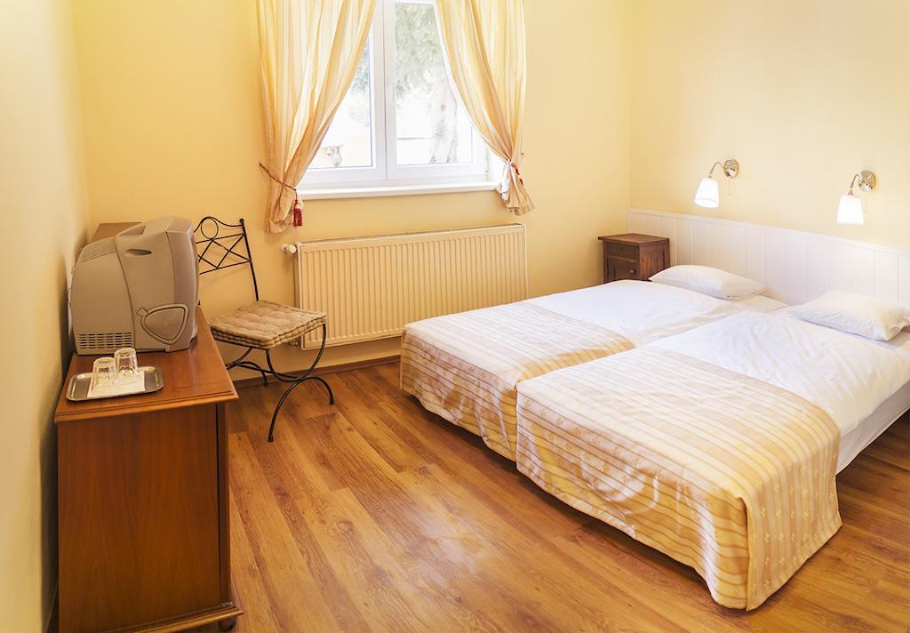Villa Sipeky Senec Rom bilde
