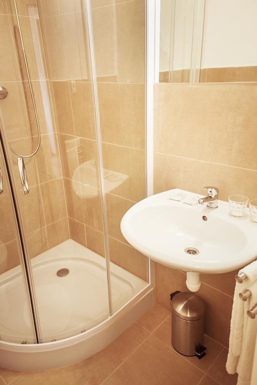 Villa Sipeky Senec Rom bilde